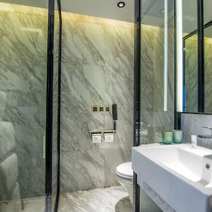 Superior Queen Room City View